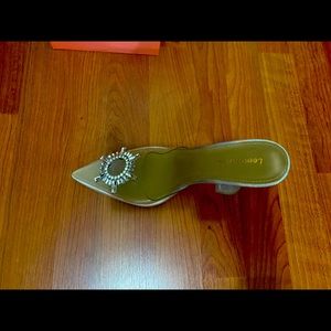 Transparent pointy Cinderella shoe new in the box never worn size 9